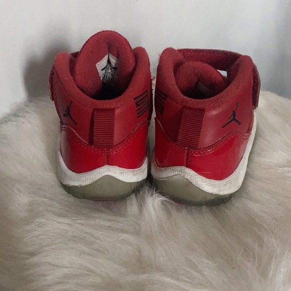 Air Jordan 11 Retro - Picture 4 of 8